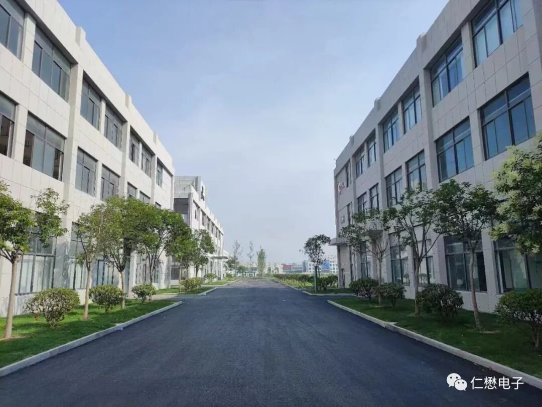 Roadway through an MOT semiconductor manufacturing campus